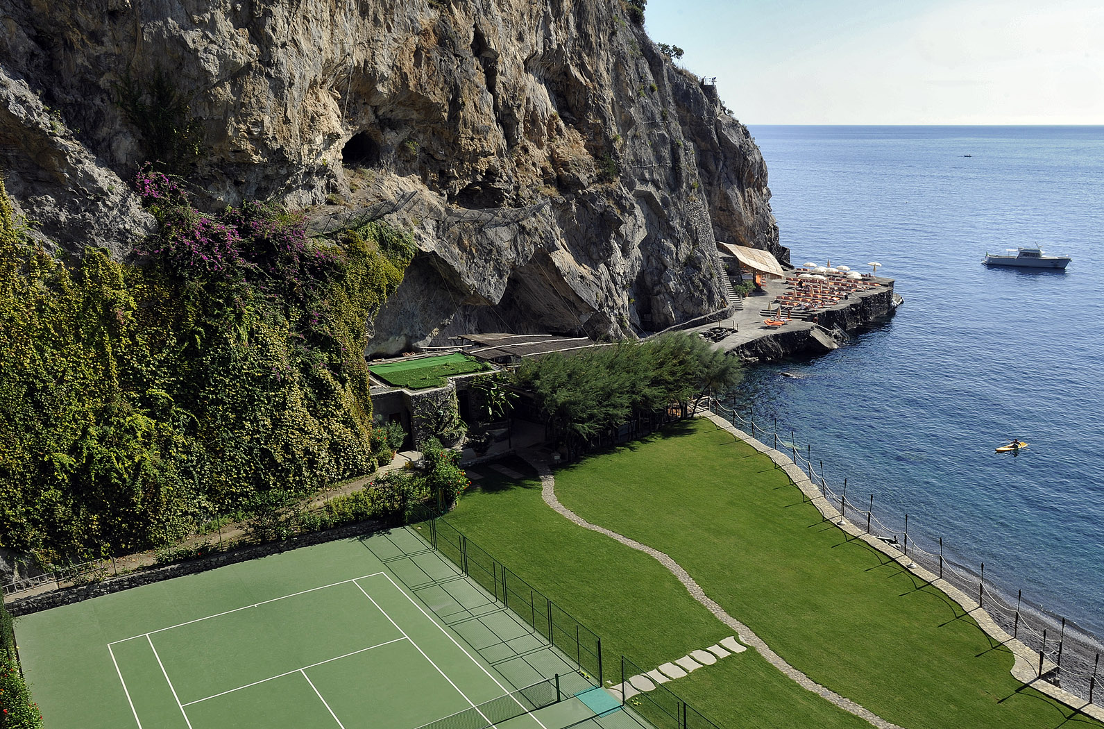 tennis court at hotel il san pietro positano
